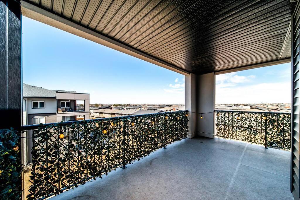 Bright Luxe Condo, Ac, Top Floor, King Bed, Balcony! Edmonton Eksteriør billede